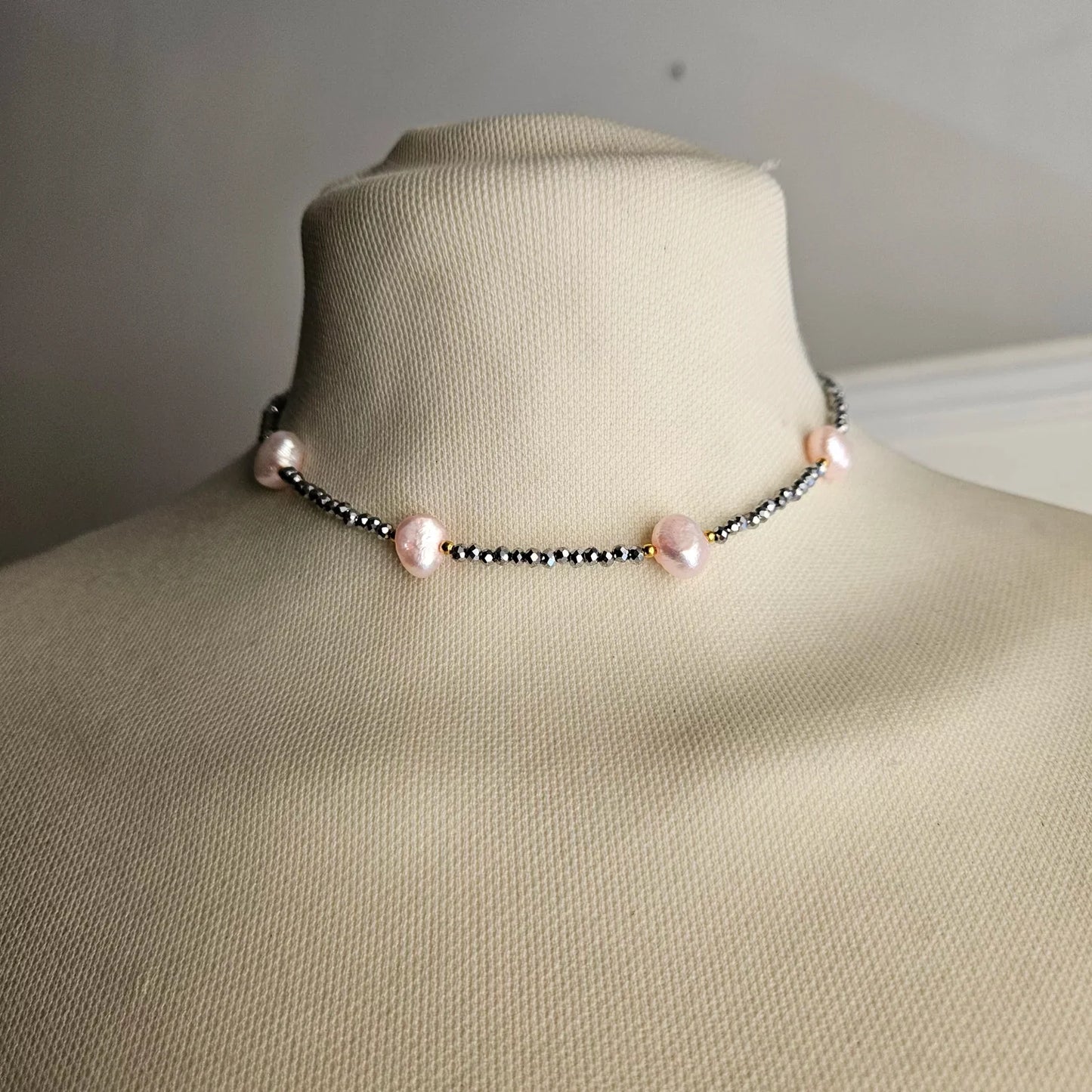 Choker perle scaramazze rosa