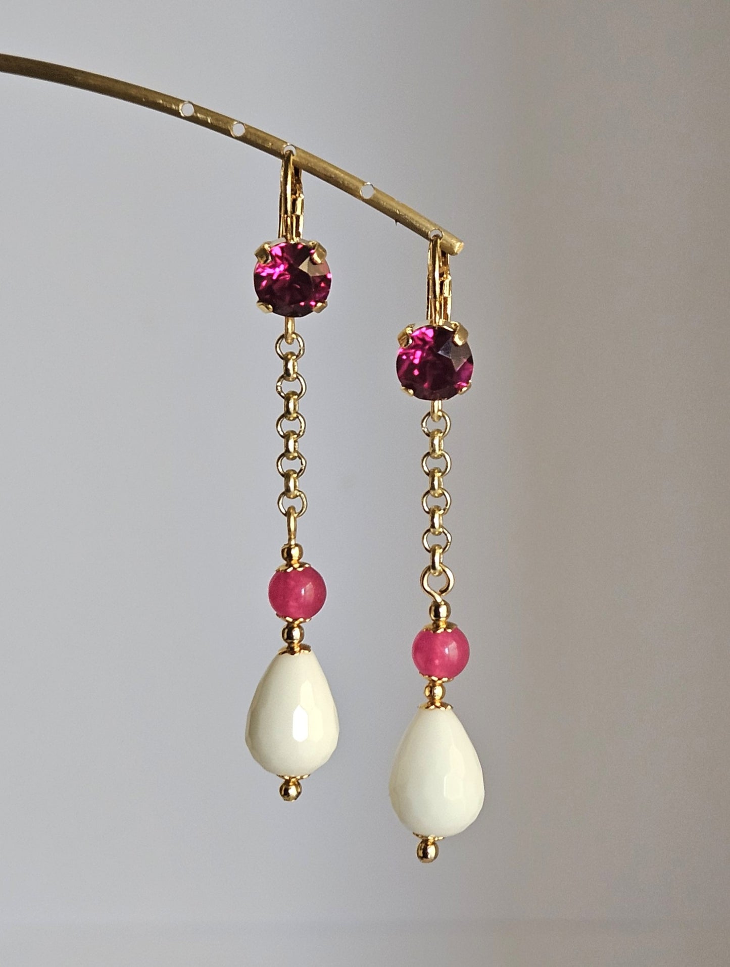 Orecchini bianco fucsia e strass