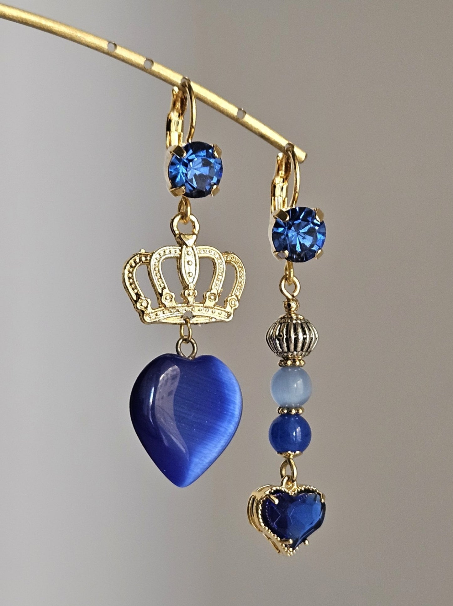 Orecchini corona e cuore blu