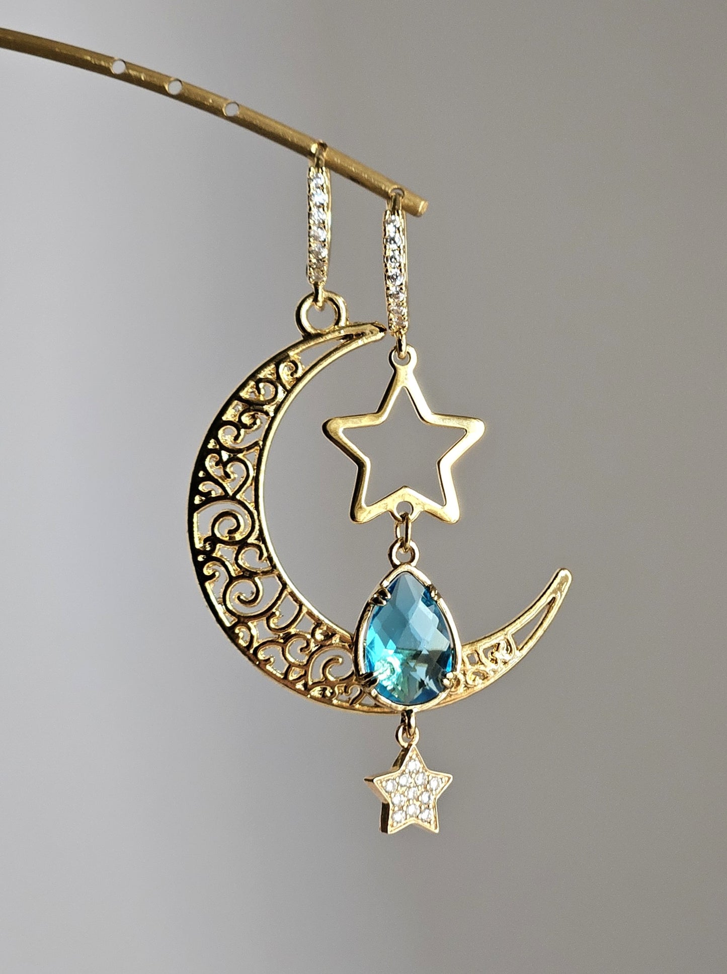 Orecchini luna ricamata e turchese