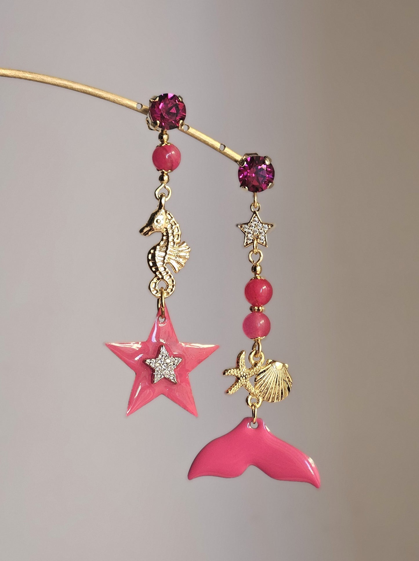 Orecchini coda e stella fucsia