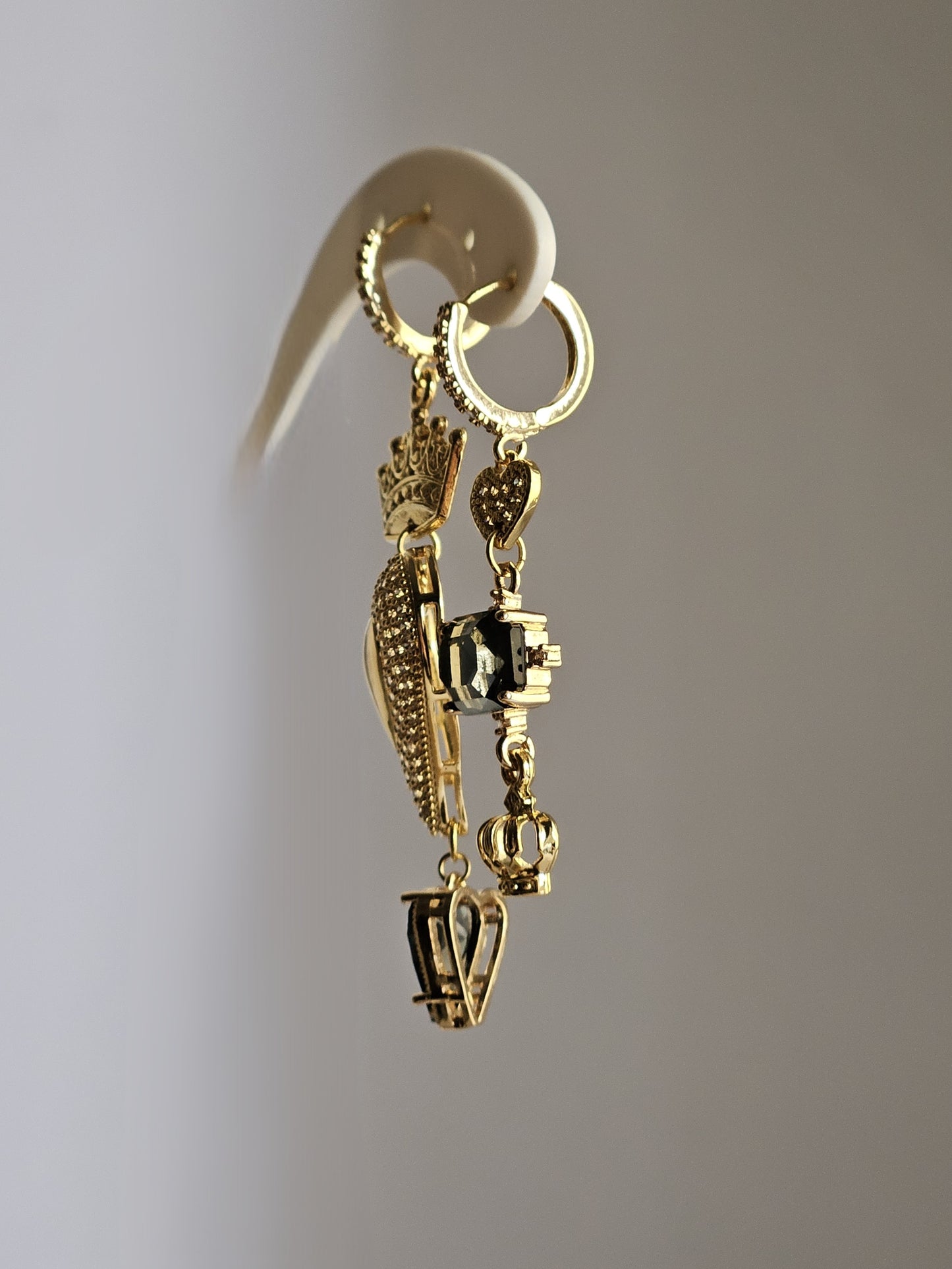 Orecchini cuori strass corone e fumo