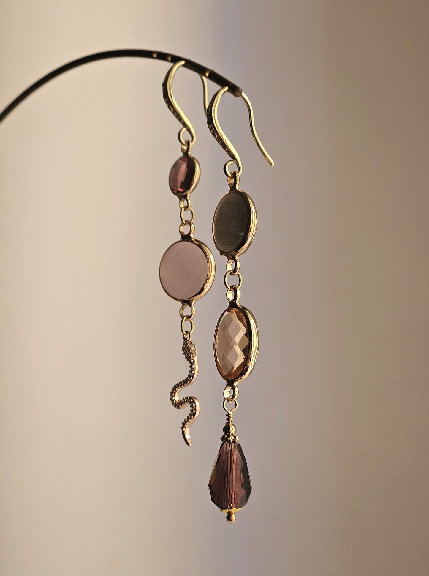 Orecchini Zehra snake viola e grigio