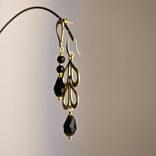 Orecchini goccia a goccia in nero -Contemporanea-