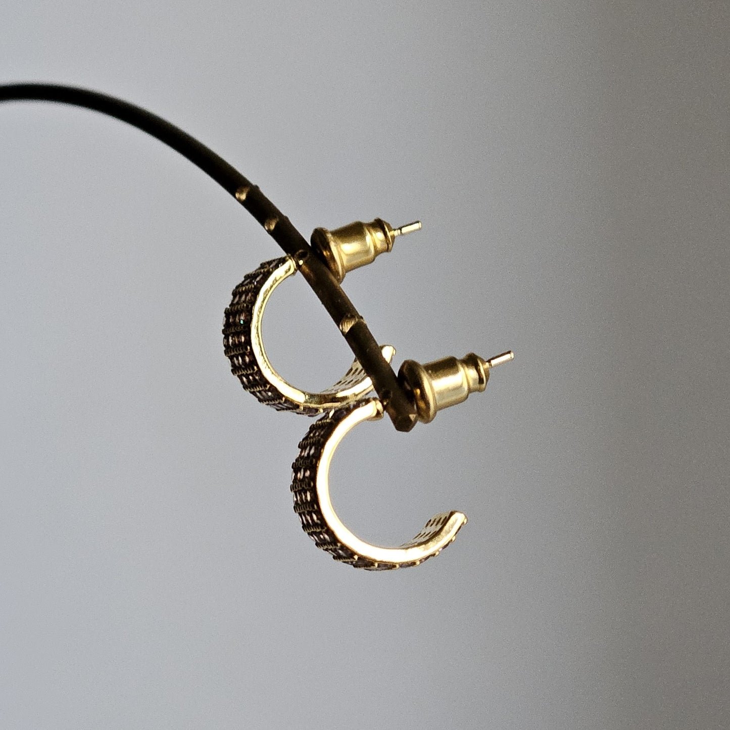Orecchini fascia strass perno - rubino