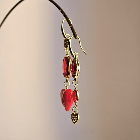 Orecchini rosso di cuore e strass