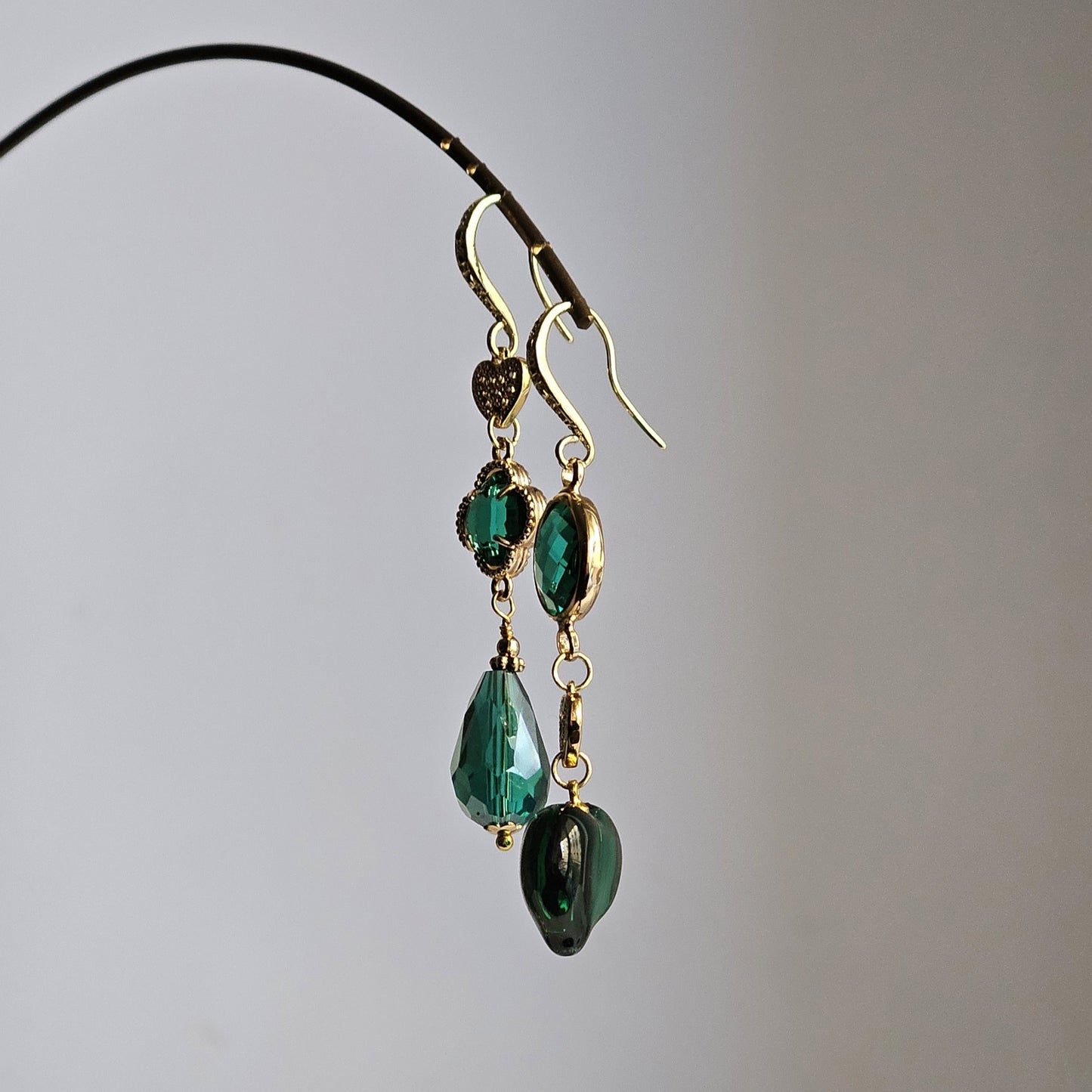 Orecchini strass cuori e smeraldo