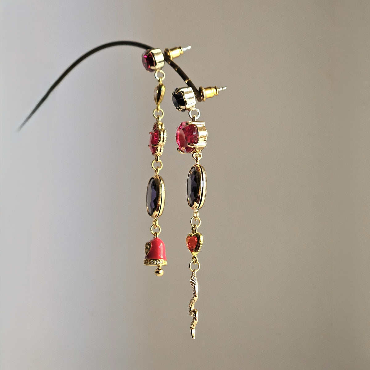 Orecchini Zehra rosso e viola - con punti luce -