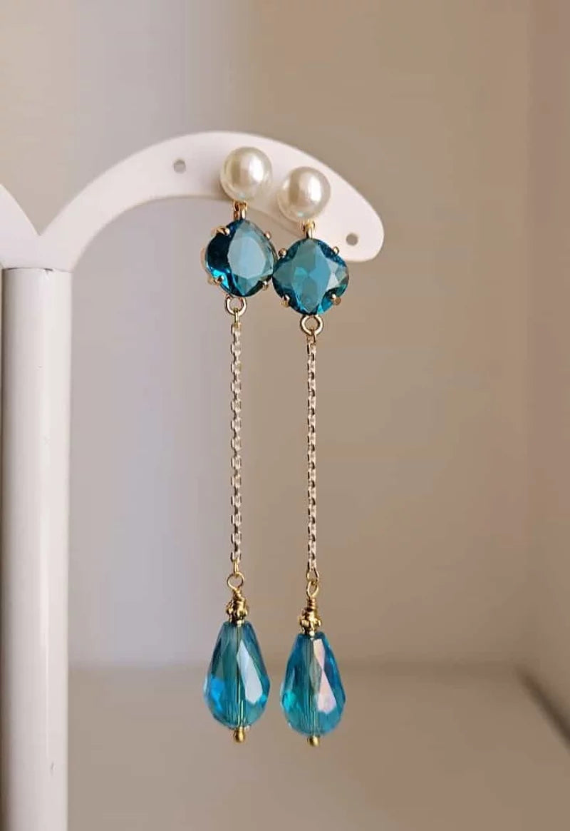 Orecchini con Strass Turchese e Goccia Finale