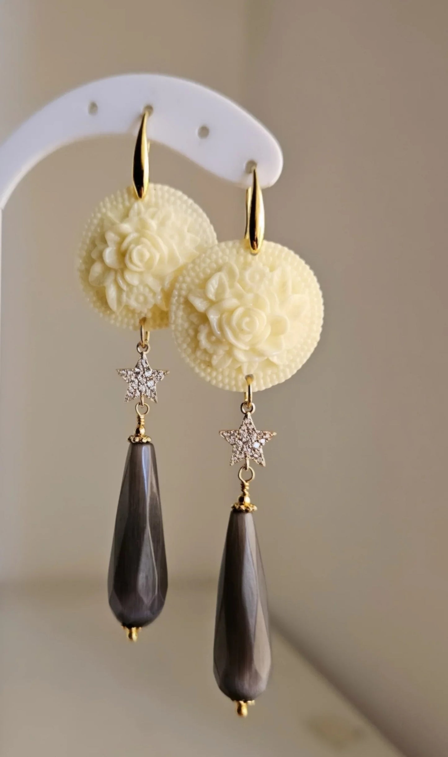 Orecchini avorio e antracite