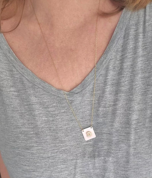 Collana iniziale strass e smalto - rosa cipria