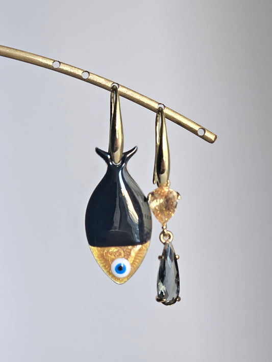 Orecchini pesce nero e senape