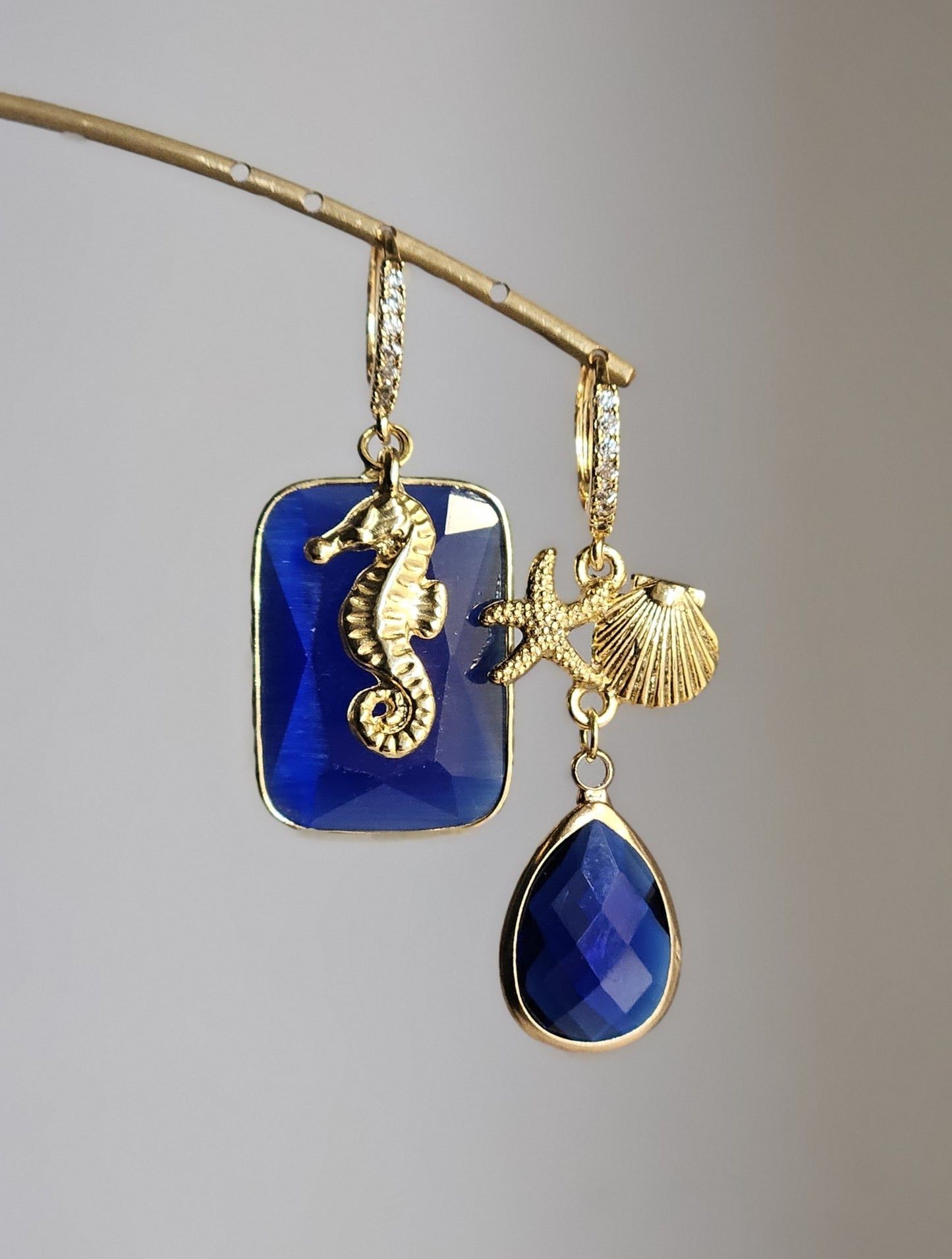 Orecchini cavalluccio e strass blu