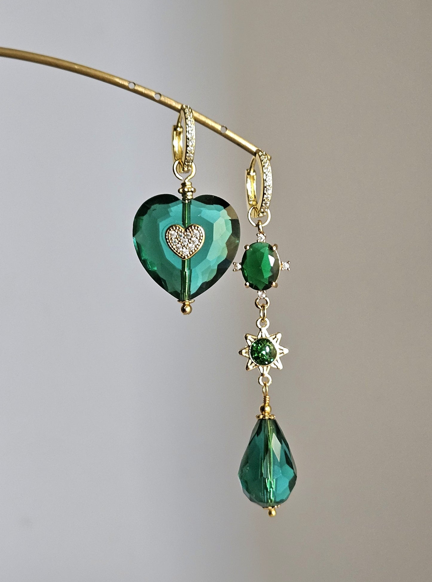 Orecchini cuore smeraldo e strass