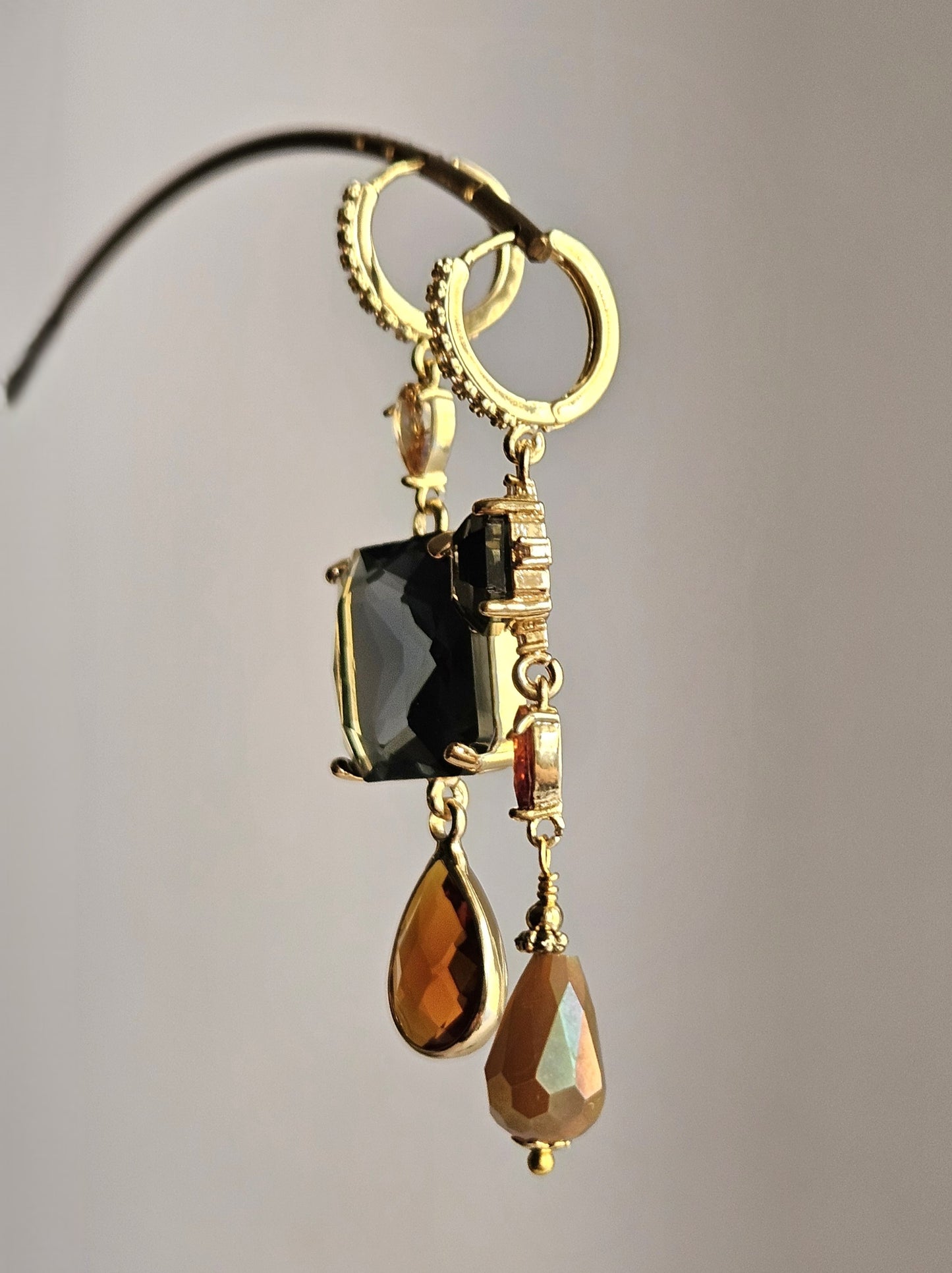 Orecchini strass fumo e caramello