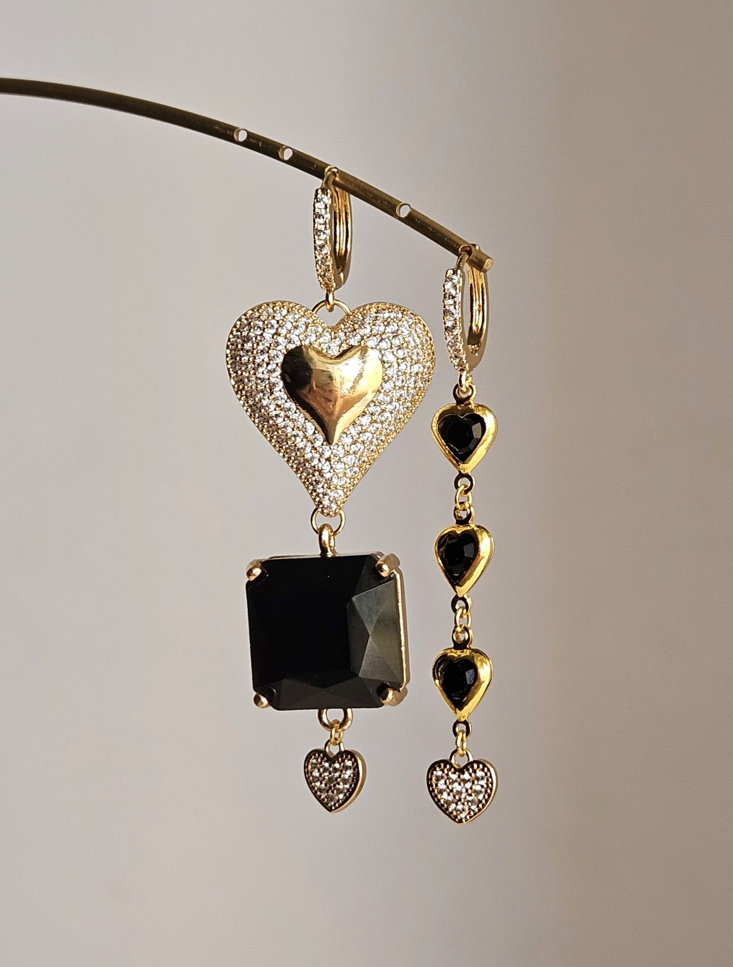 Orecchini cuore a cuore nero