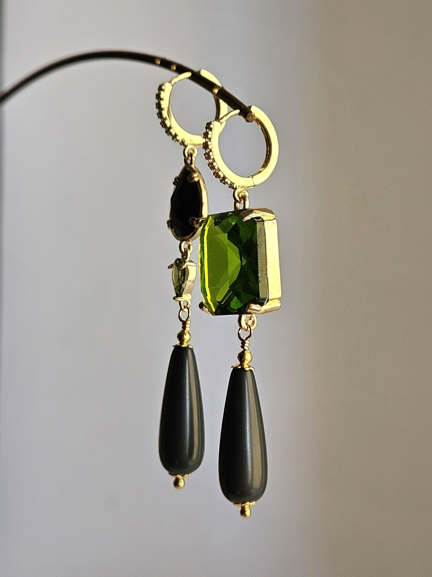 Orecchini strass verde oliva e nero