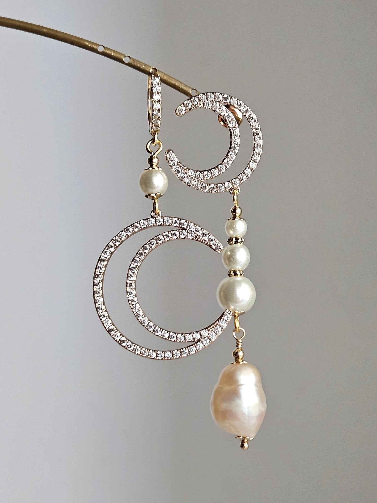 Orecchini lune strass e perle