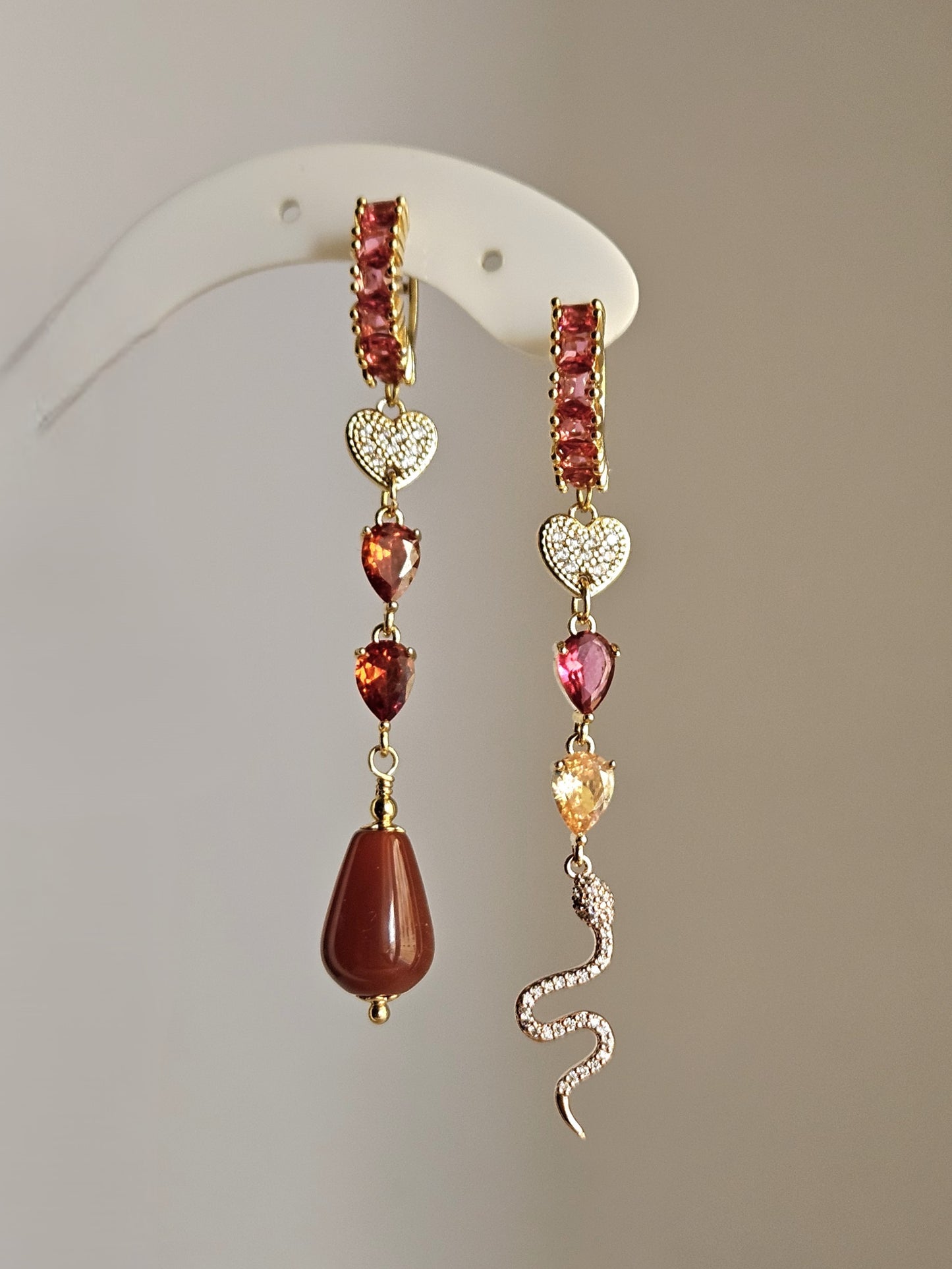 Orecchini snake vaniglia amaranto e caramello  doppio utilizzo