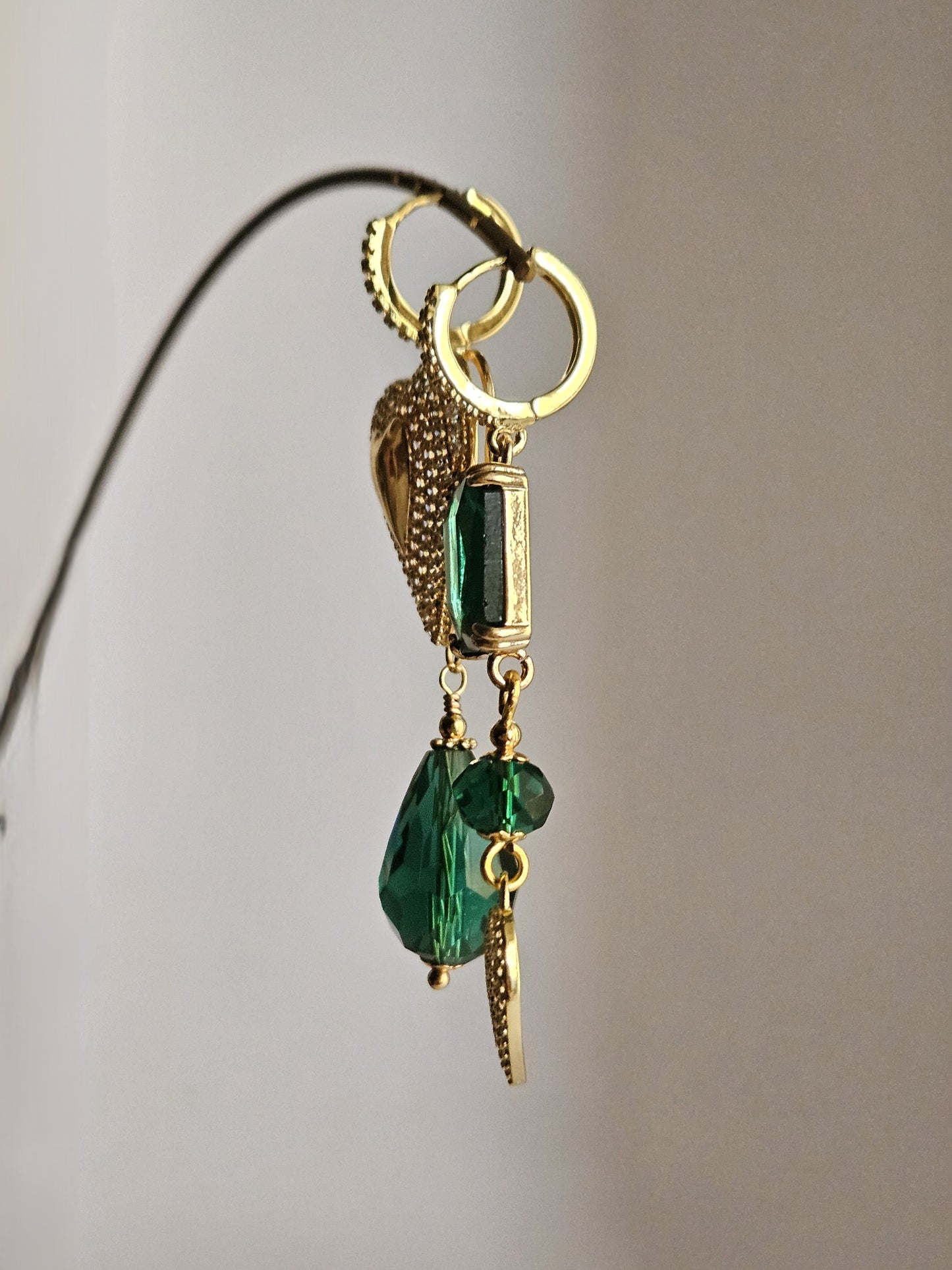 Orecchini cuori strass e smeraldo