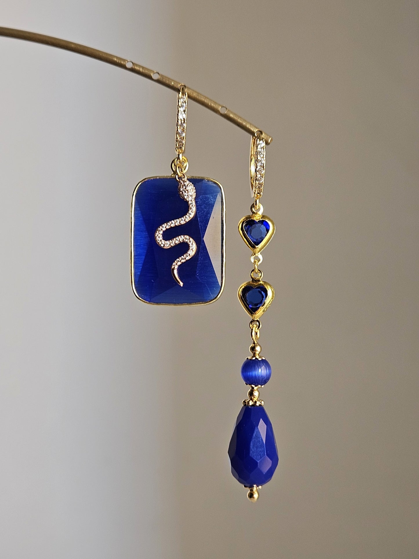 Orecchini snake e blu navy