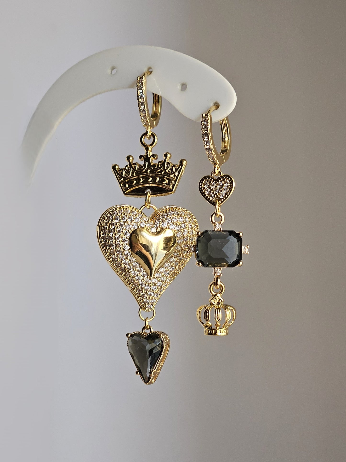 Orecchini cuori strass corone e fumo