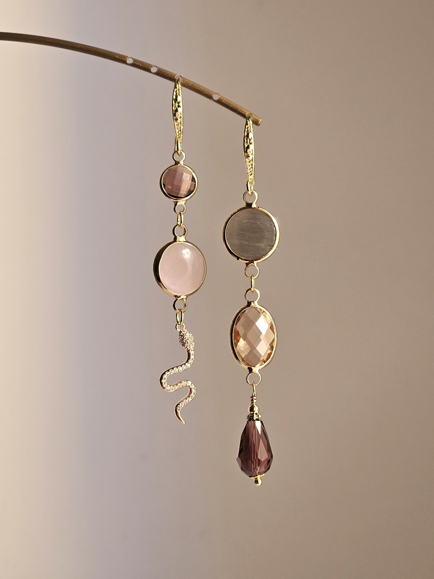 Orecchini Zehra snake viola e grigio