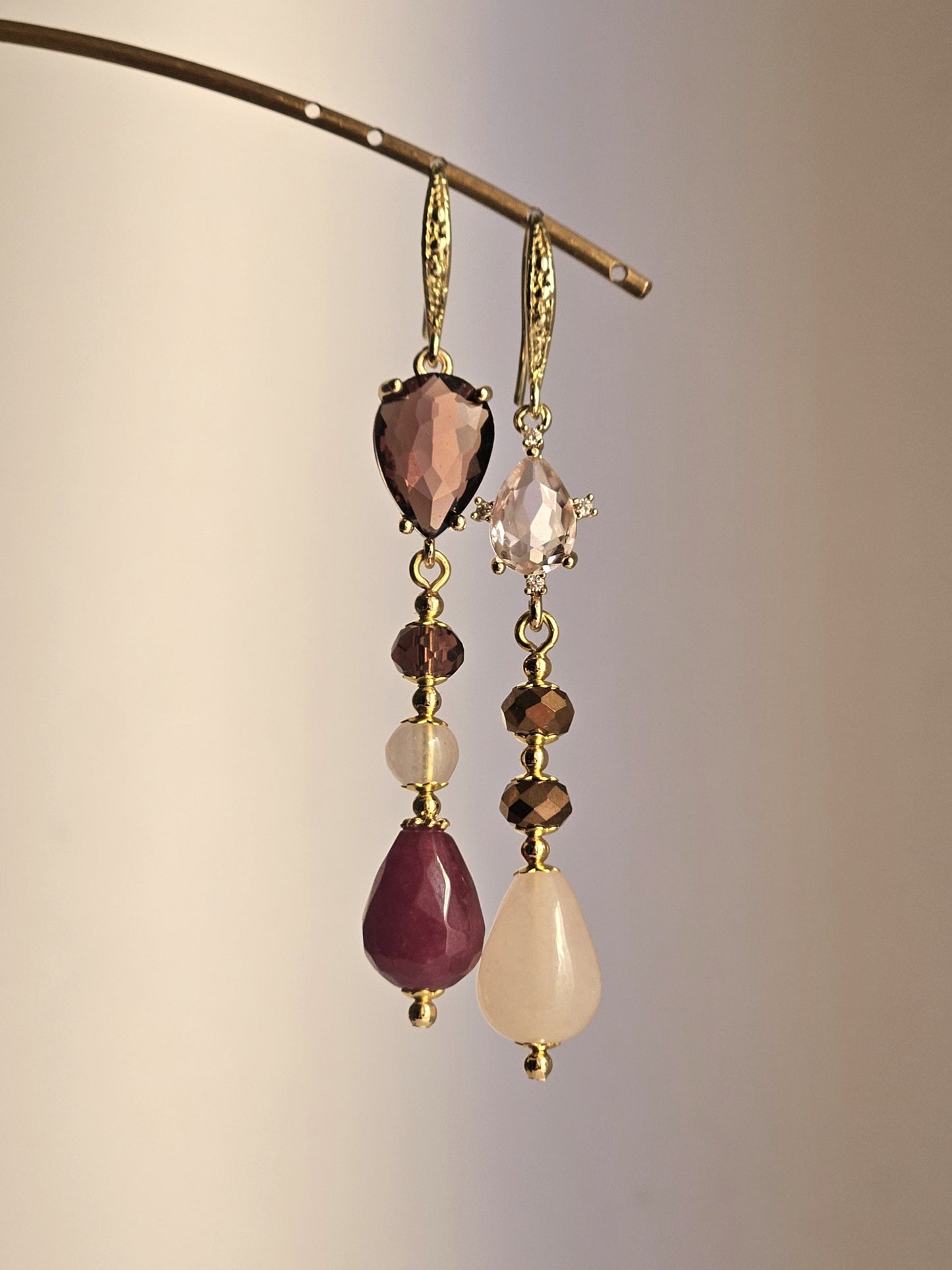 Orecchini rosa tenero e vino