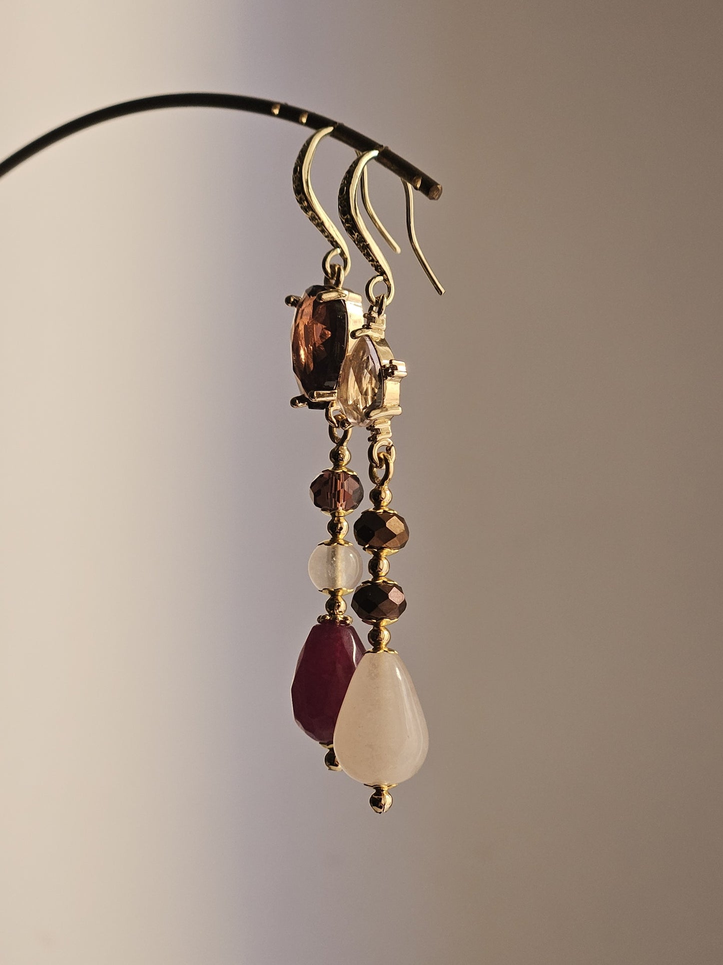 Orecchini rosa tenero e vino