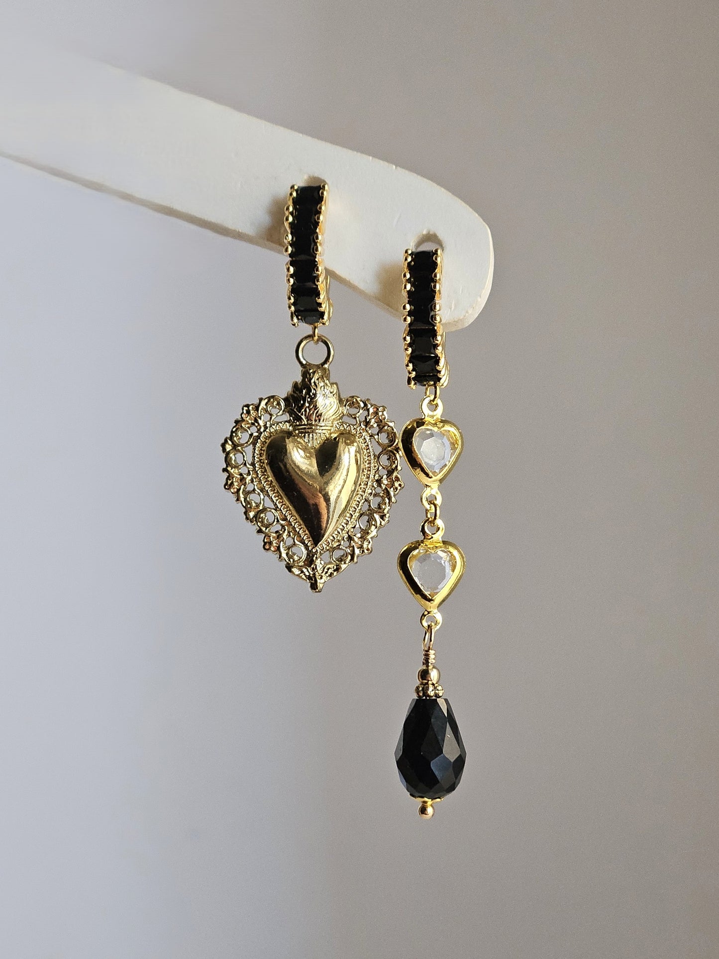 Orecchini cuore sacro e nero
