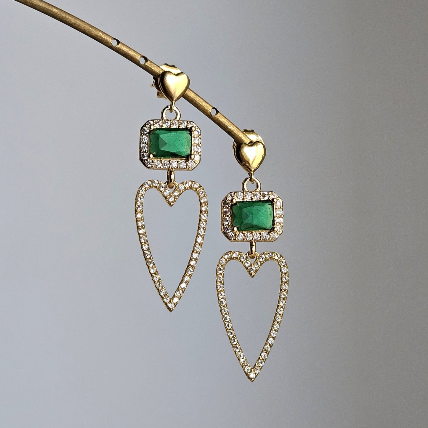 Orecchini cuore filo strass e smeraldo