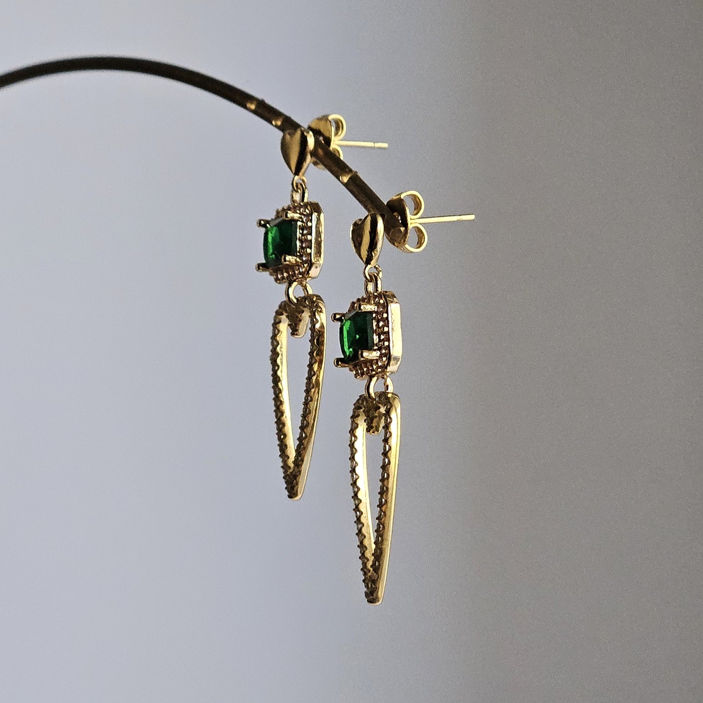 Orecchini cuore filo strass e smeraldo