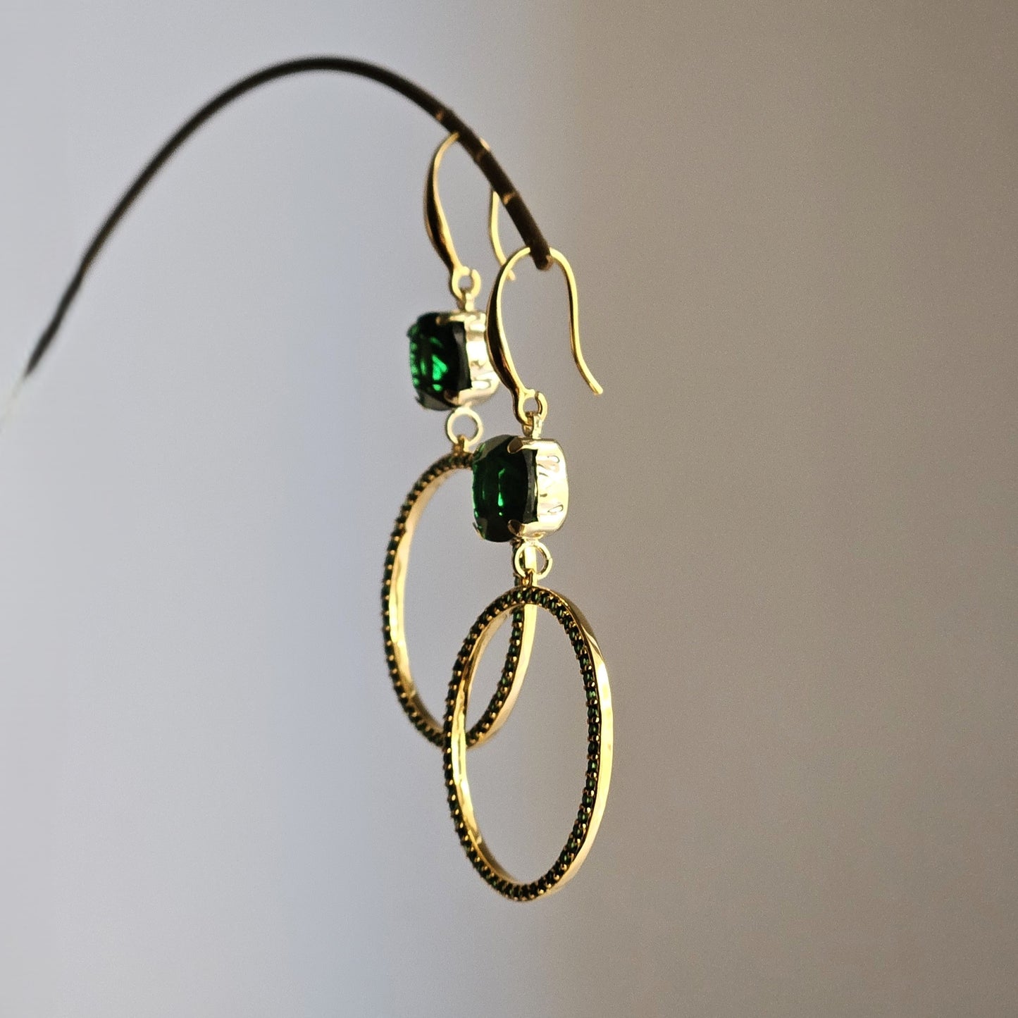 Orecchini cerchio magico e strass smeraldo