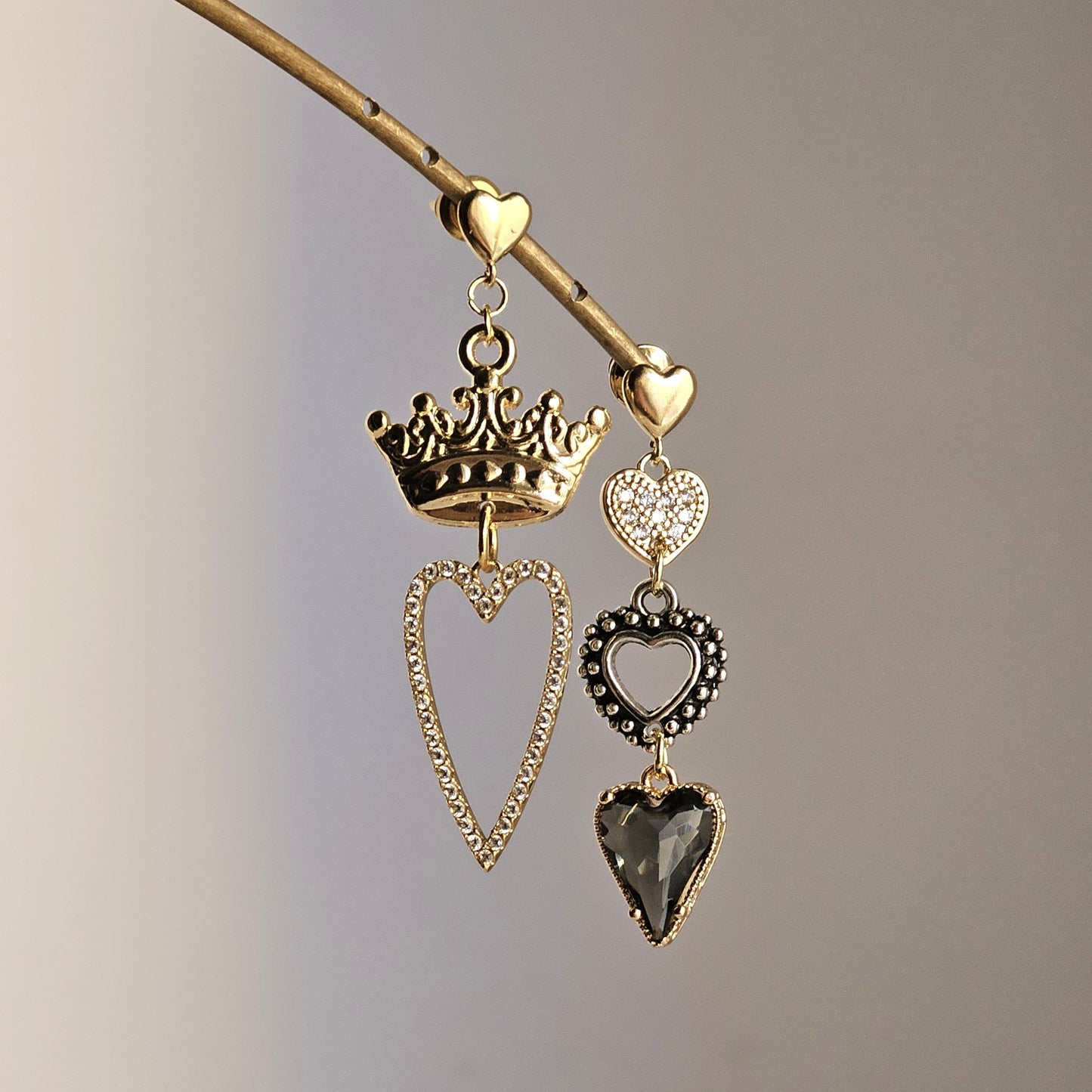 Orecchini cuore a cuore e corona