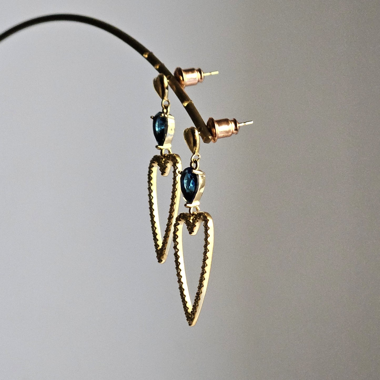 Orecchini cuore filo strass e gocce blu