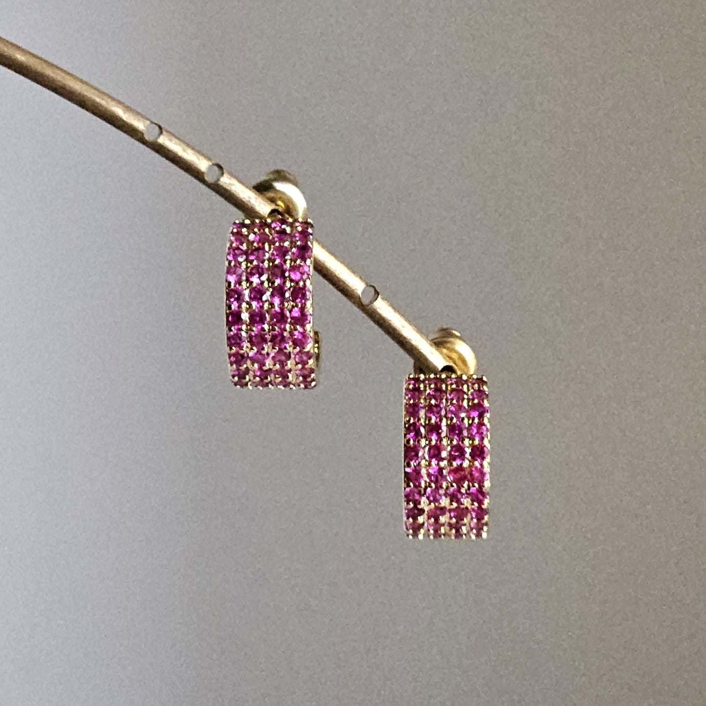 Orecchini fascia strass perno - rubino