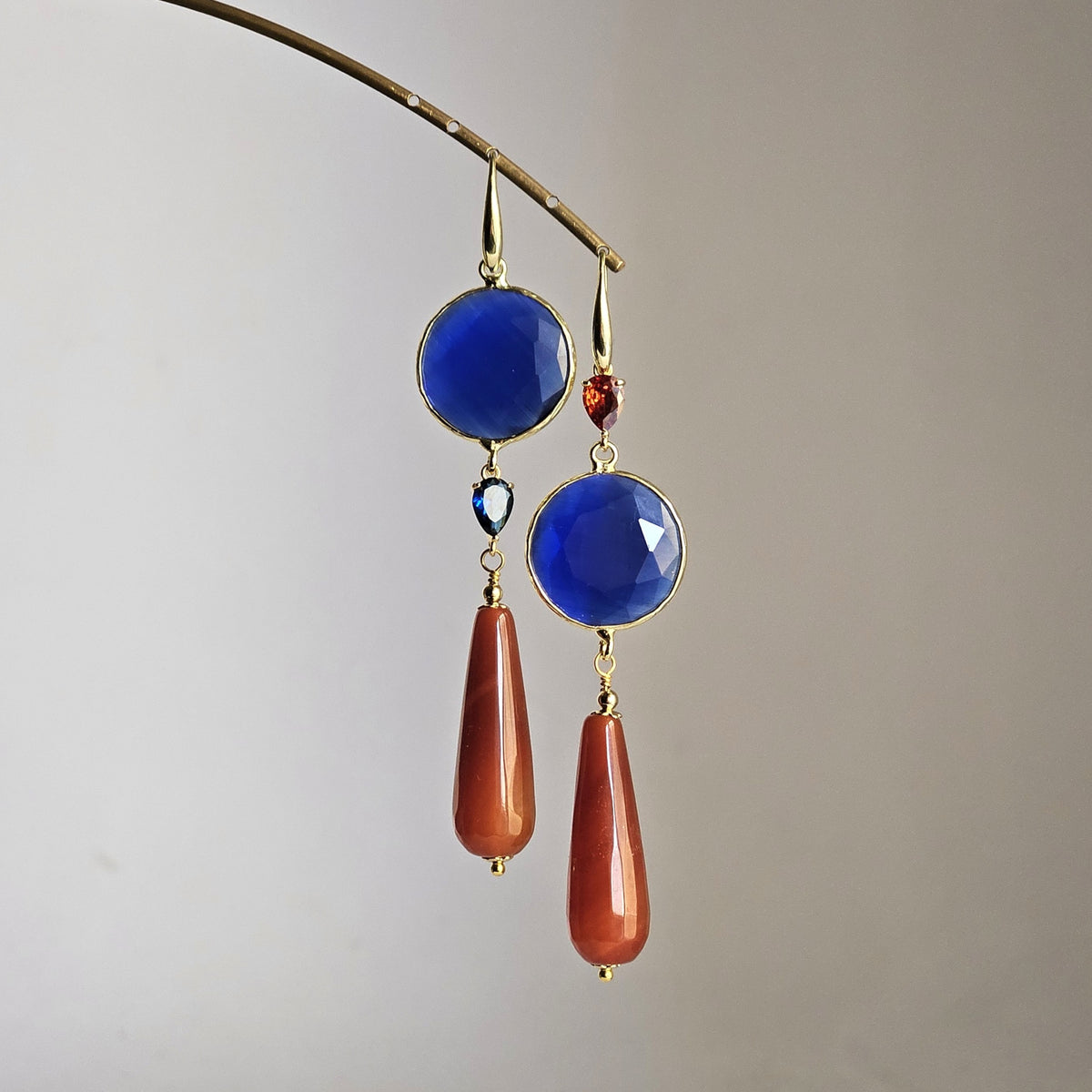 Orecchini blu e corniola