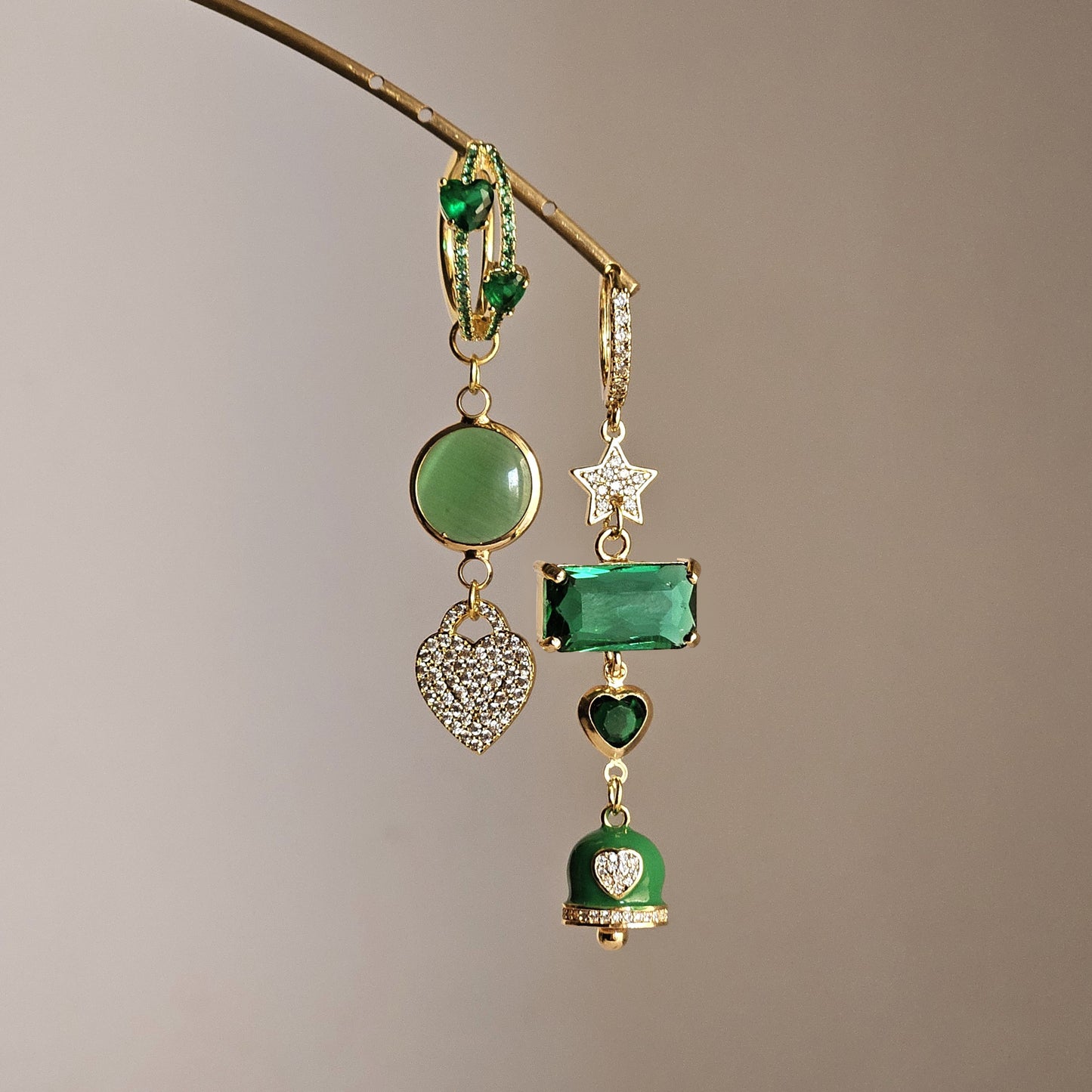 Orecchini cuori smeraldo e bell