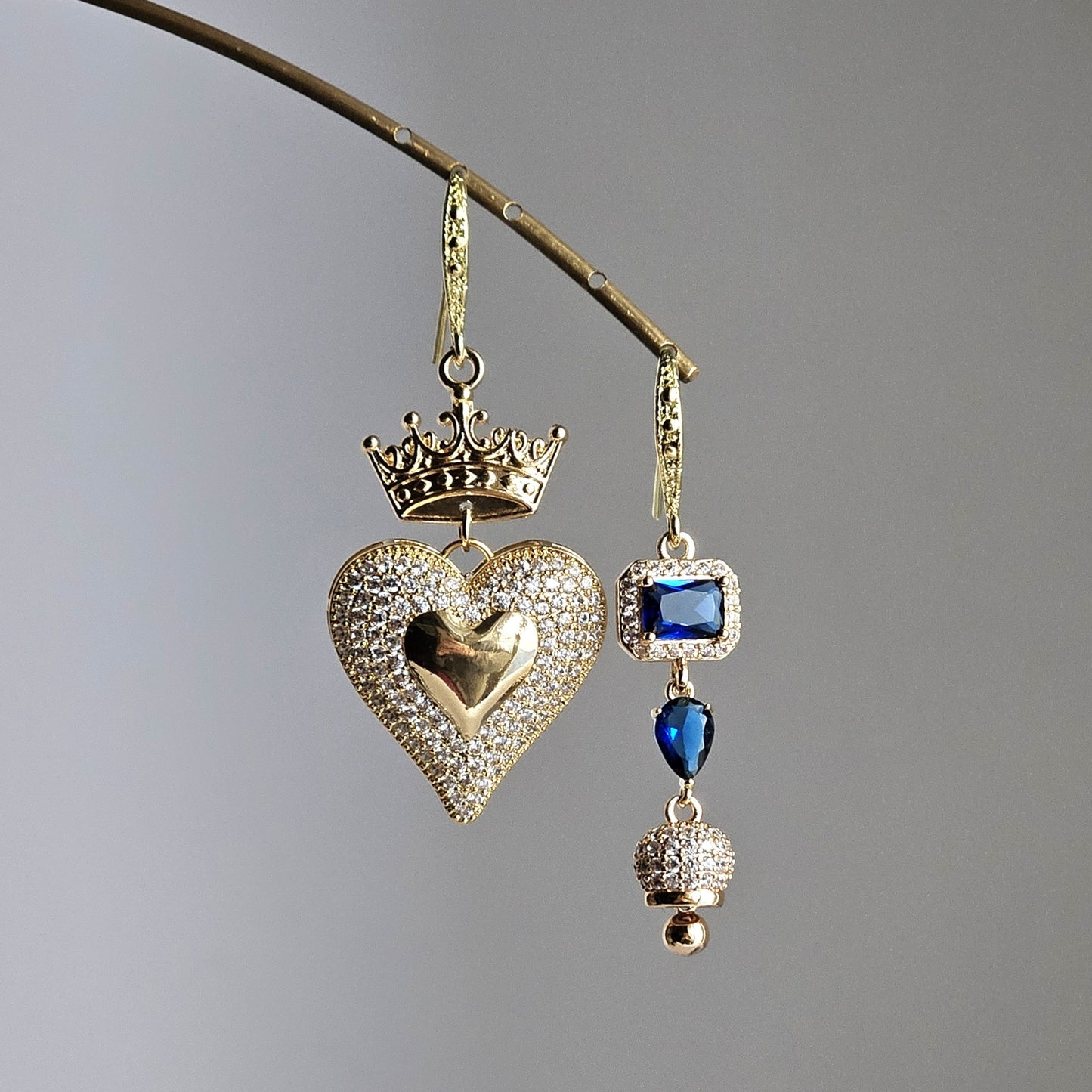 Orecchini cuore grande strass corona e bell
