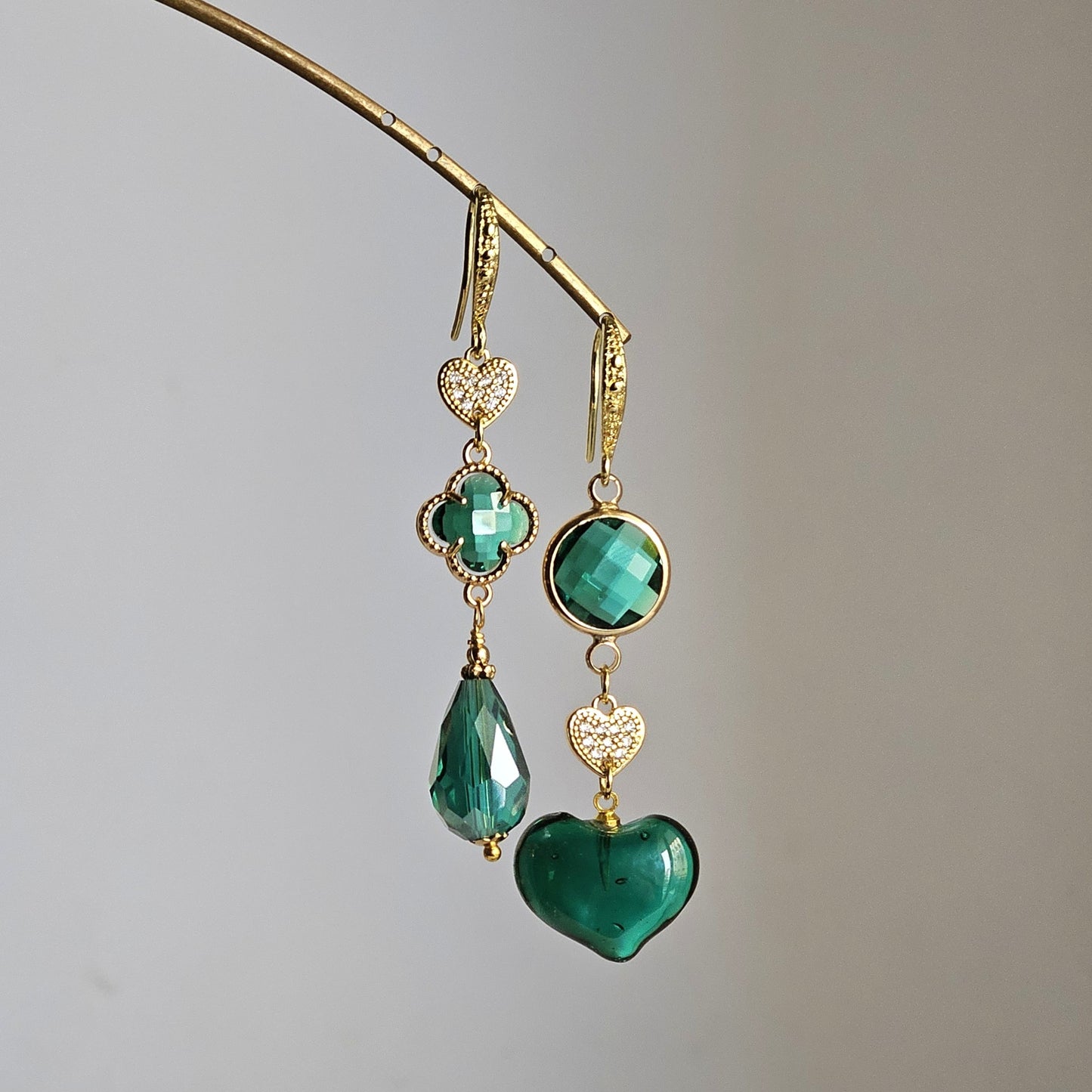 Orecchini strass cuori e smeraldo
