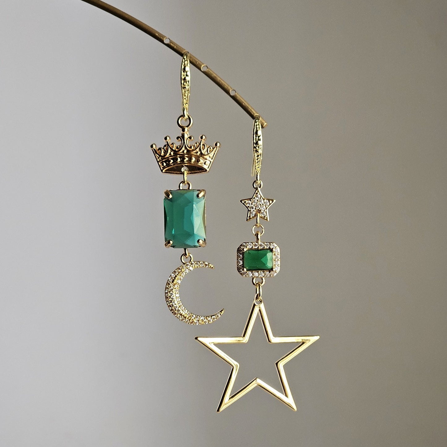 Orecchini smeraldo corona luna e stelle