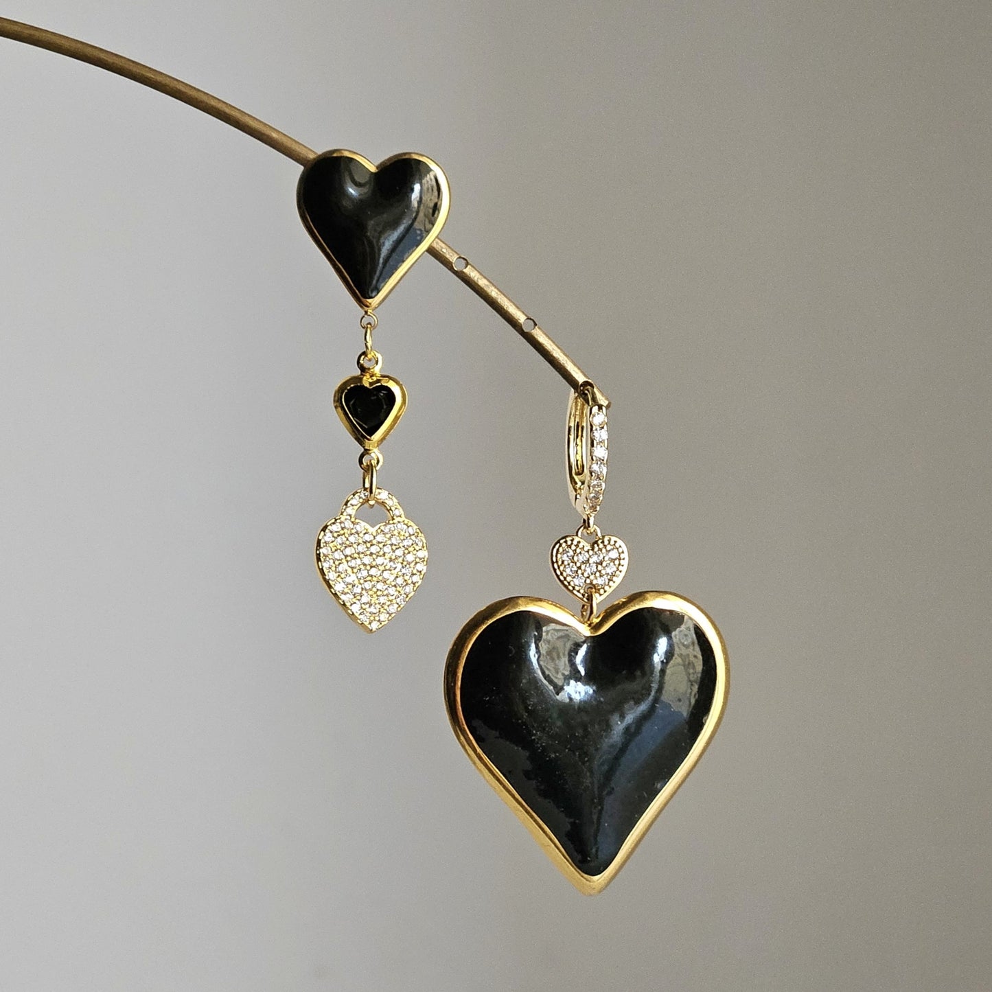 Orecchini cuori neri e strass