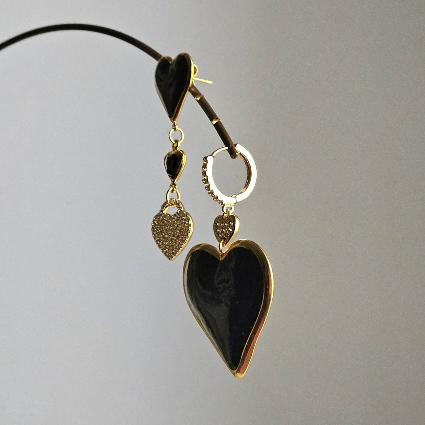 Orecchini cuori neri e strass