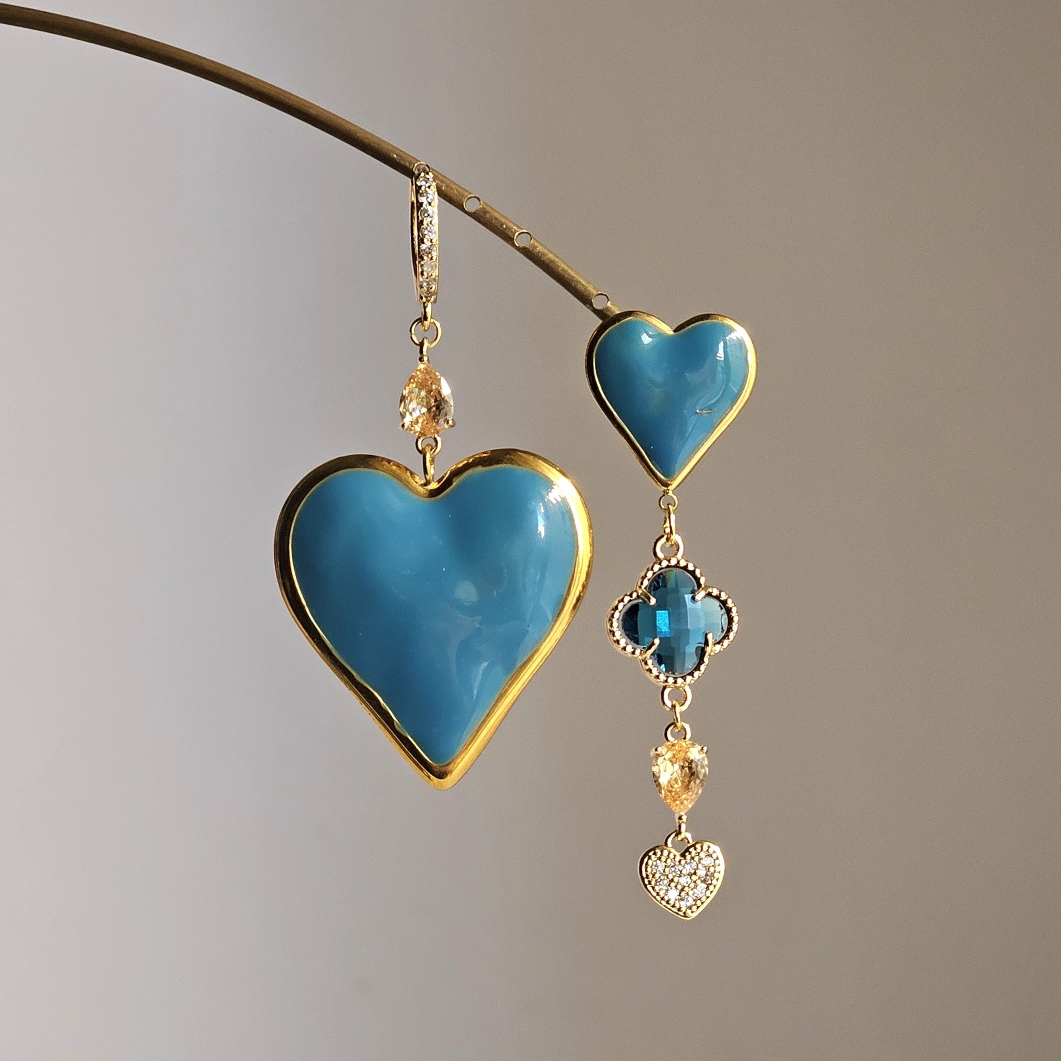 Orecchini cuori cobalto e strass