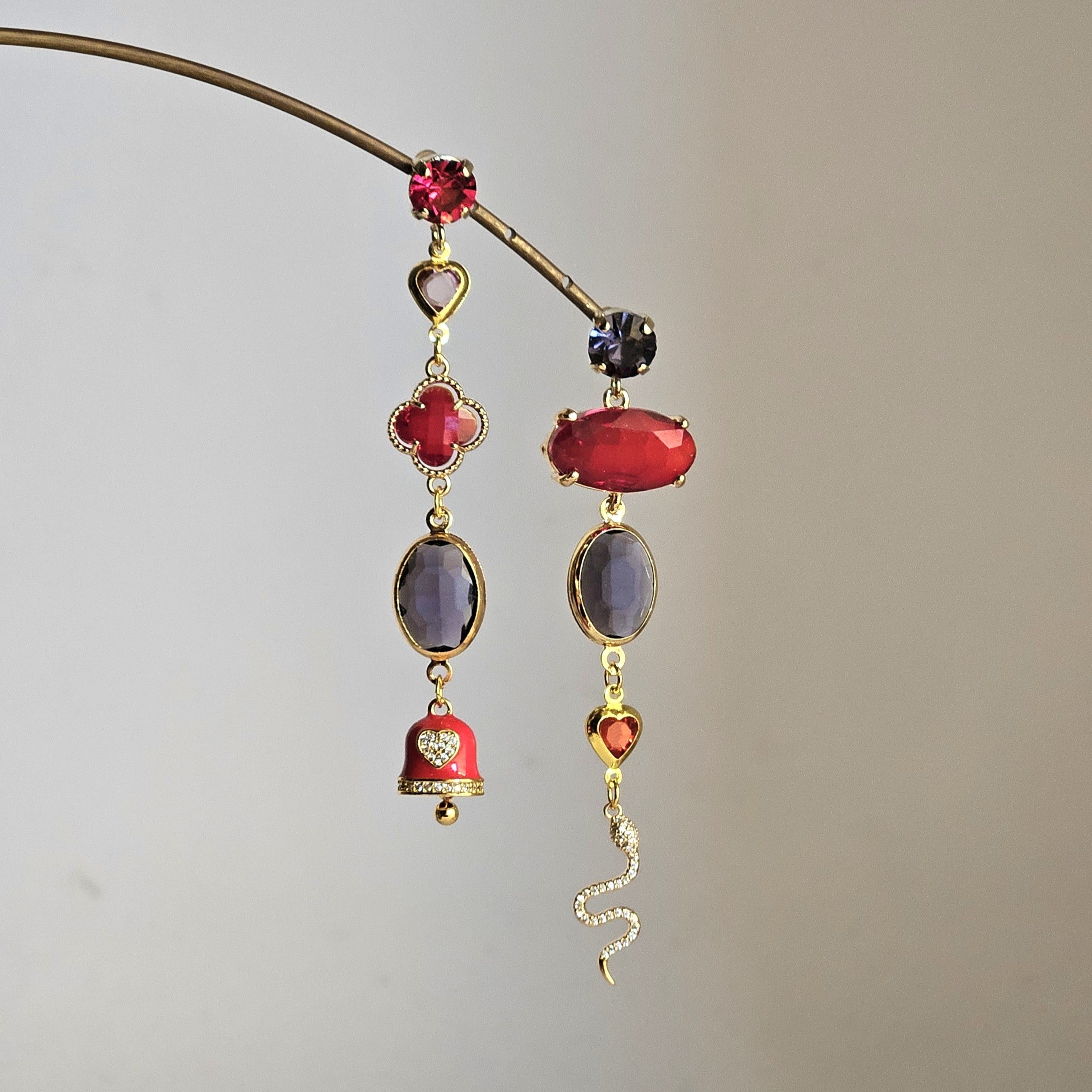 Orecchini Zehra rosso e viola - con punti luce -