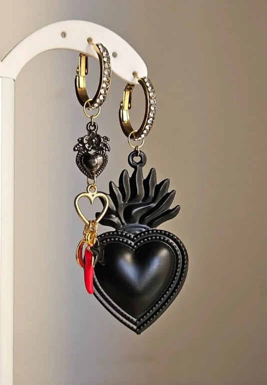 Orecchini cuori in nero