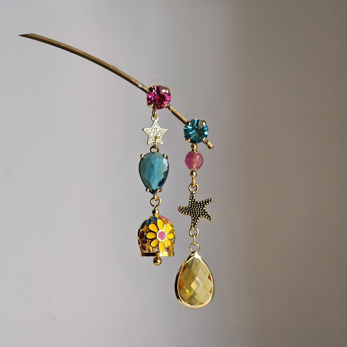 Orecchini Zehra multi-color stelle e bell -a perno-