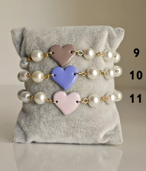 Bracciale con Perle Annodate e Charm Smaltato